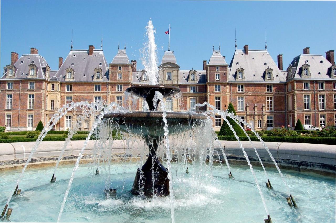 Idealement Situe "Le Studio" Les Locations Isahora Sont Aussi A 2 Pas Du Chateau D'Eu, Des Falaises Du Treport, De Mers Les Bains Et Aux Portes De La Baie De Somme Eu (Seine-Maritime) Luaran gambar