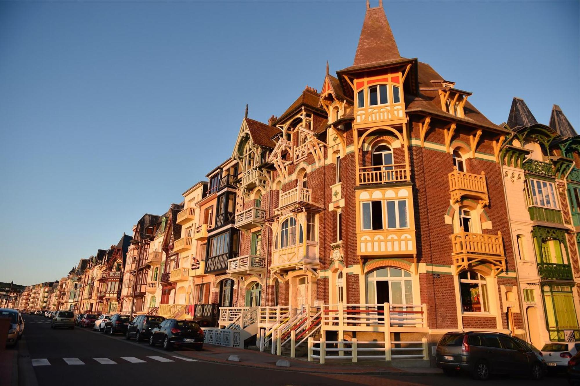 Idealement Situe "Le Studio" Les Locations Isahora Sont Aussi A 2 Pas Du Chateau D'Eu, Des Falaises Du Treport, De Mers Les Bains Et Aux Portes De La Baie De Somme Eu (Seine-Maritime) Luaran gambar