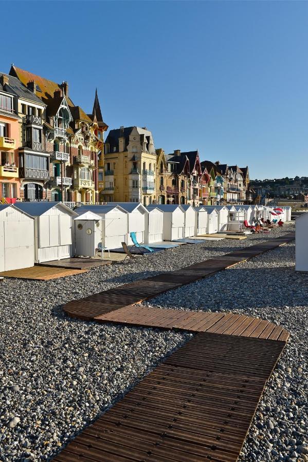 Idealement Situe "Le Studio" Les Locations Isahora Sont Aussi A 2 Pas Du Chateau D'Eu, Des Falaises Du Treport, De Mers Les Bains Et Aux Portes De La Baie De Somme Eu (Seine-Maritime) Luaran gambar