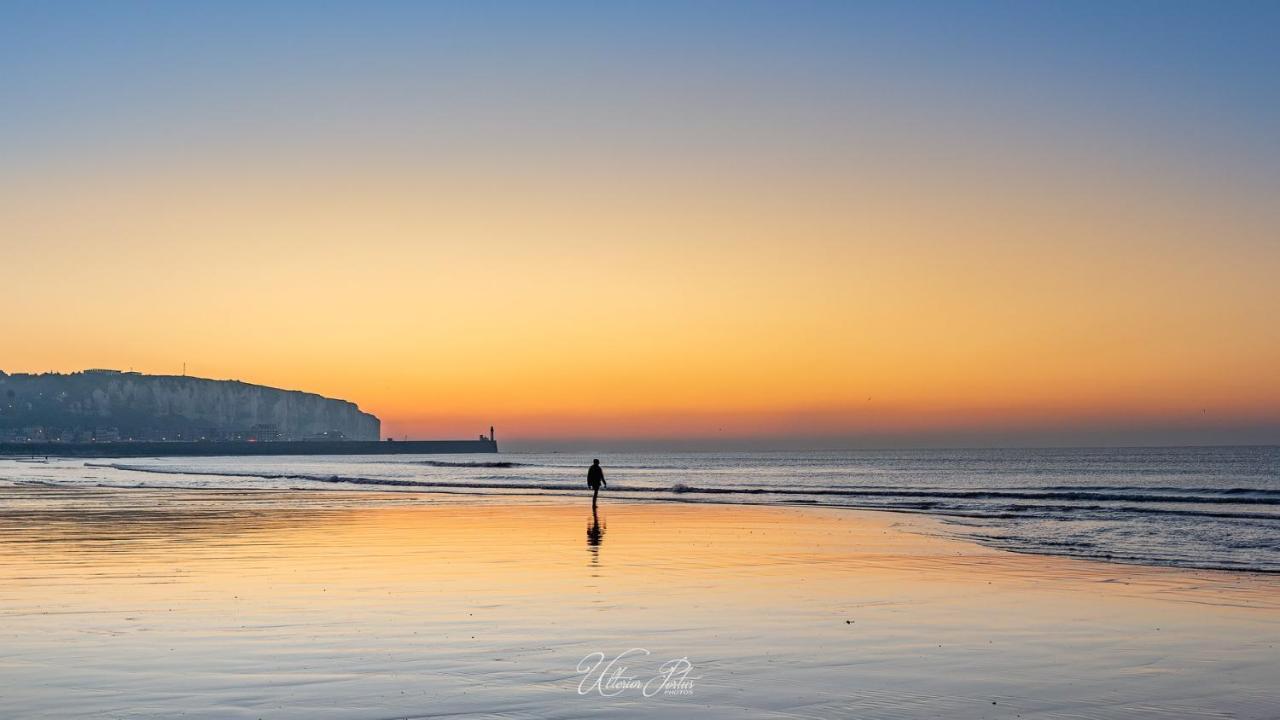 Idealement Situe "Le Studio" Les Locations Isahora Sont Aussi A 2 Pas Du Chateau D'Eu, Des Falaises Du Treport, De Mers Les Bains Et Aux Portes De La Baie De Somme Eu (Seine-Maritime) Luaran gambar