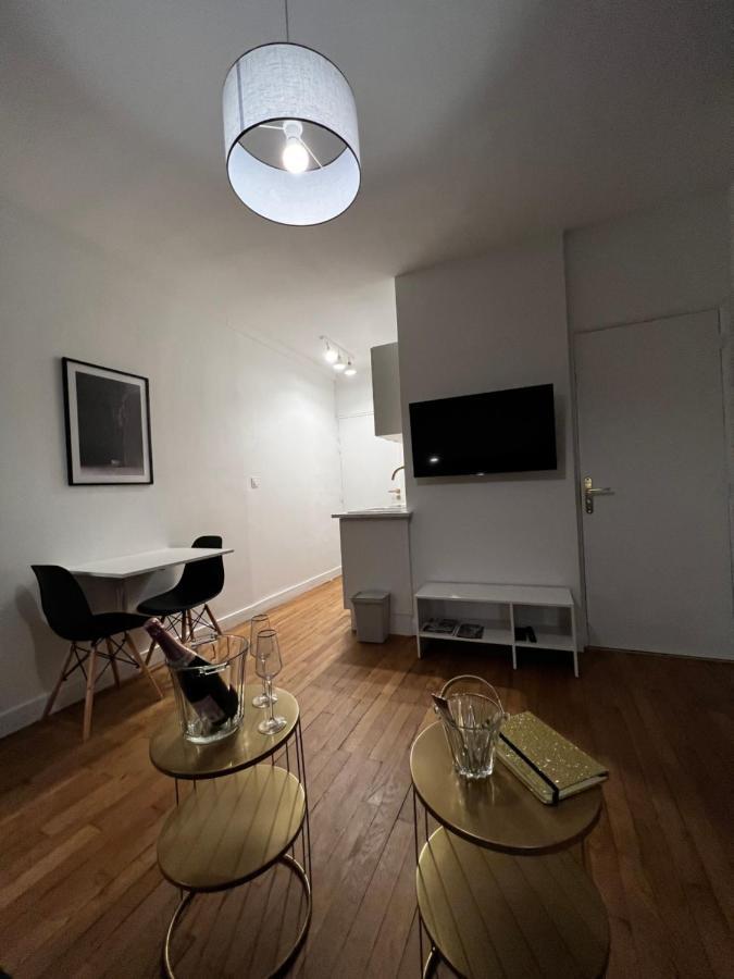 Idealement Situe "Le Studio" Les Locations Isahora Sont Aussi A 2 Pas Du Chateau D'Eu, Des Falaises Du Treport, De Mers Les Bains Et Aux Portes De La Baie De Somme Eu (Seine-Maritime) Luaran gambar